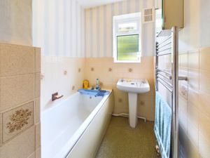 BATHROOM- click for photo gallery